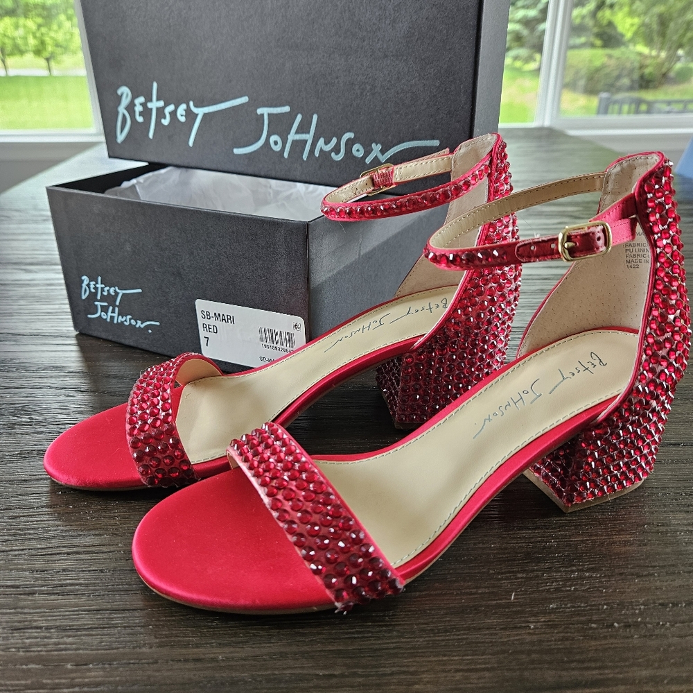 NWT Betsey Johnson Mari Sandals